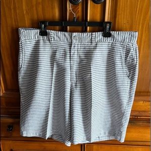 Like new 🖤🤍 Tahari mens shorts Grey & White waist 38”